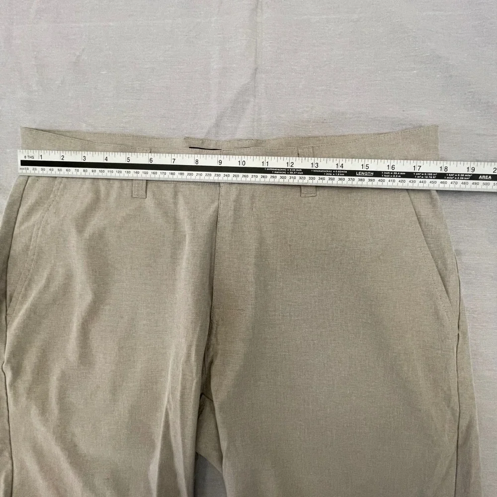 TravisMathew Mens Golf Shorts Size 34‎ Beige Performance Stretch Flat Front